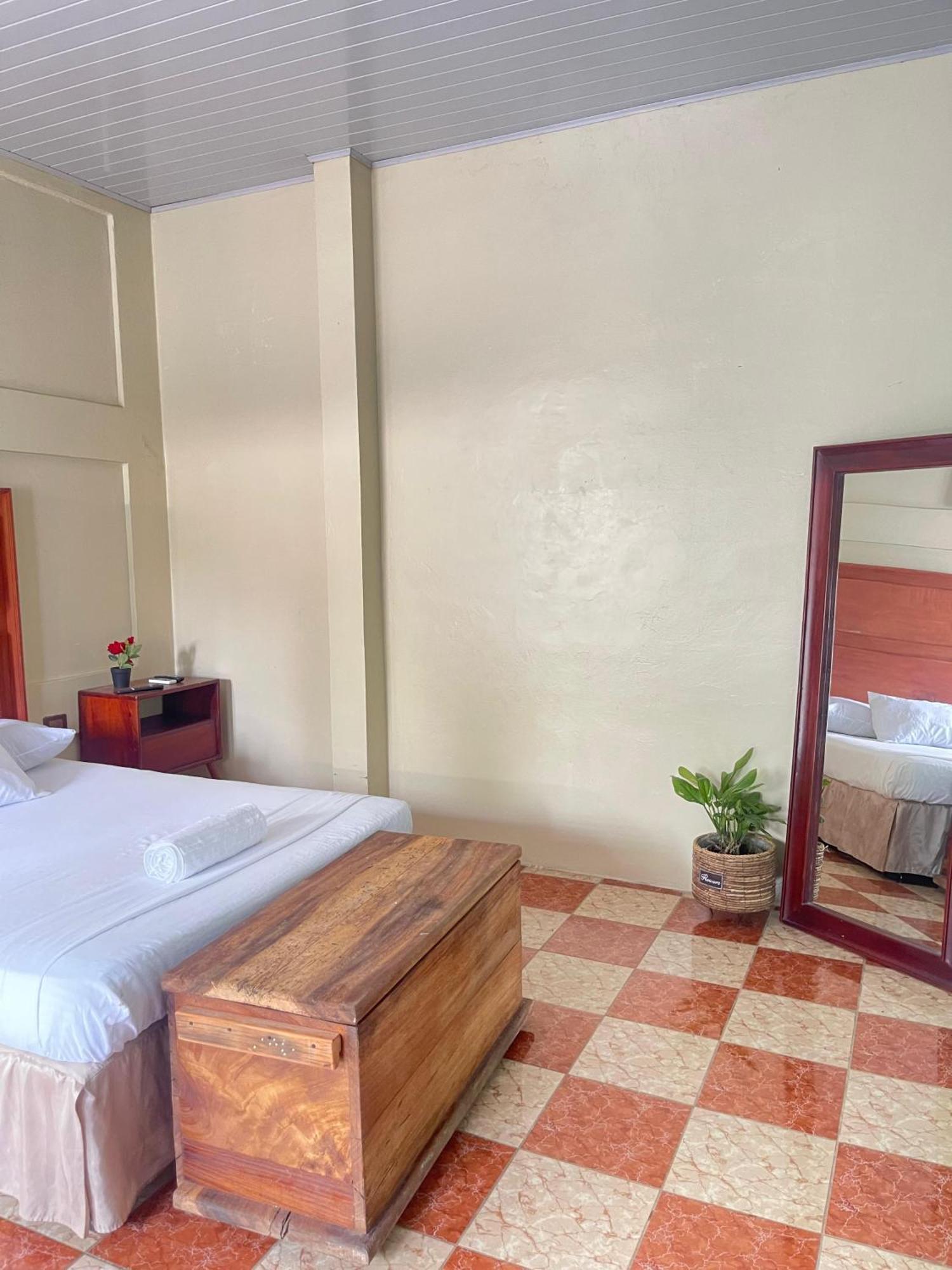 Hostal Eden Moyogalpa Buitenkant foto